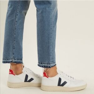 Veja V-10 leather trainers EU 39 US 8 White Nautico Pekin (Red White Blue) GUC